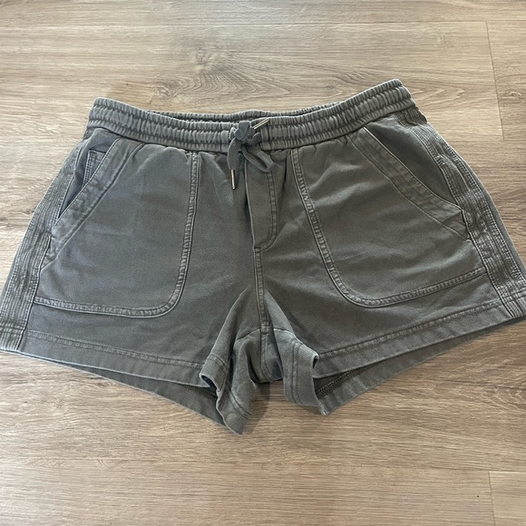 Athleta Pants - Athlete Farallon short.